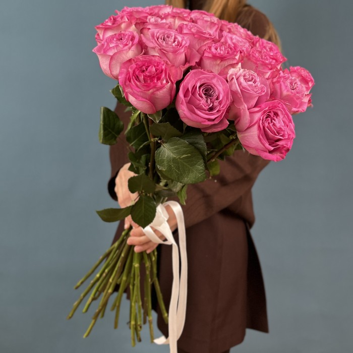 Сиреневая роза Куинс Краун 50 см