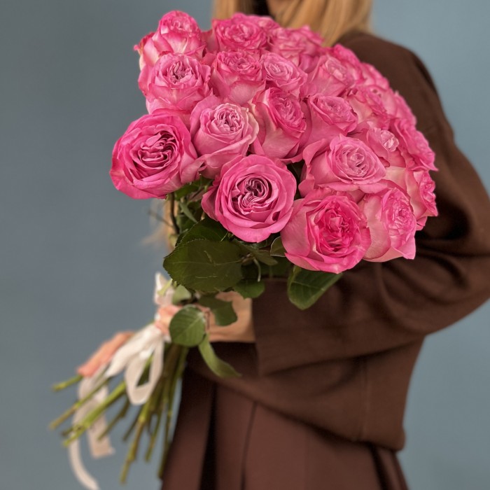 Сиреневая роза Куинс Краун 60 см