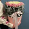 Сердце из розовых и белых роз в коробке