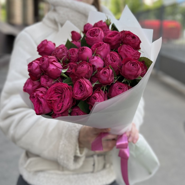 11 кустовых пионовидных роз Пати Тренсеттер