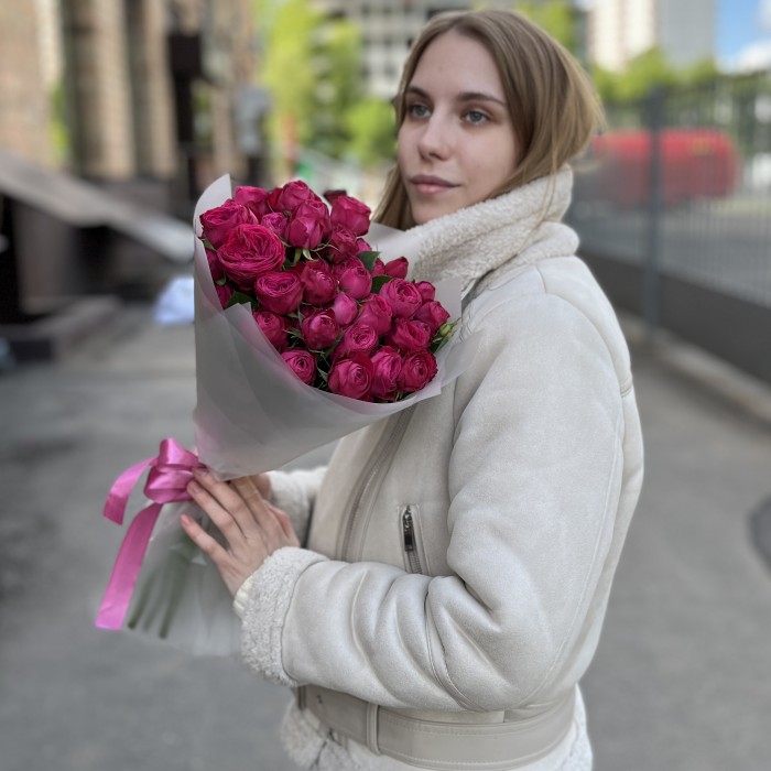 11 кустовых пионовидных роз Пати Тренсеттер