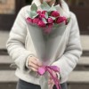 3 кустовые малиновые розы Пати Тренсеттер с эвкалиптом