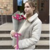 3 кустовые малиновые розы Пати Тренсеттер с эвкалиптом