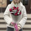 5 кустовых малиновых роз Пати Тренсеттер с эвкалиптом