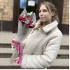 5 кустовых малиновых роз Пати Тренсеттер с эвкалиптом