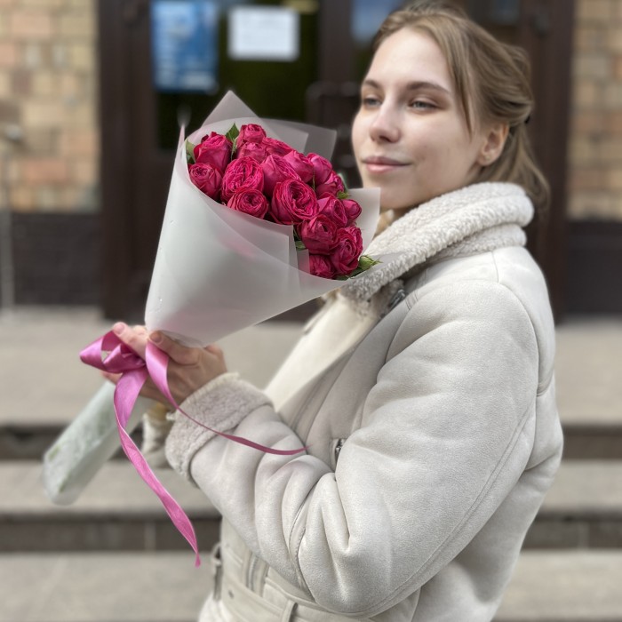 7 кустовых пионовидных роз Пати Тренсеттер