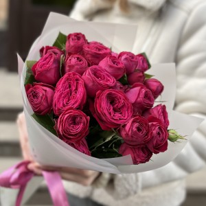 7 кустовых пионовидных роз Пати Тренсеттер