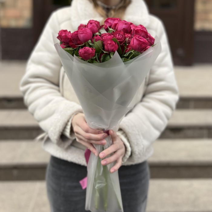 9 малиновых пионовидных роз Пати Тренсеттер