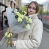 Букет из 7 зеленых гвоздик с эвкалиптом