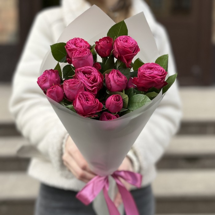 Комплимент из кустовых малиновых роз Пати Тренсеттер