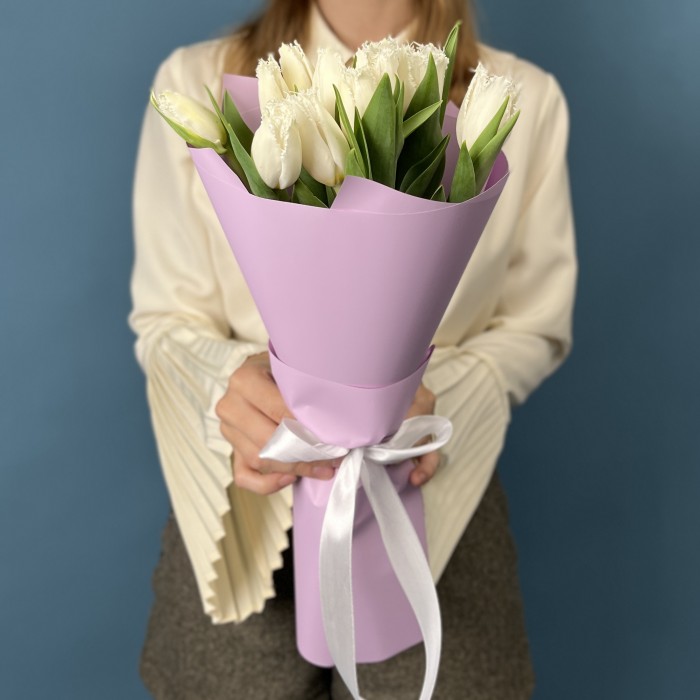 11 махровых белых тюльпанов