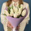 15 махровых белых тюльпанов