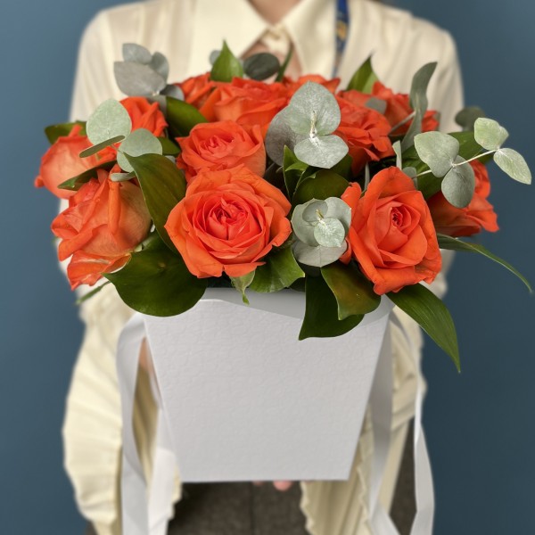 15 оранжевых роз Копакабана в квадратной коробке