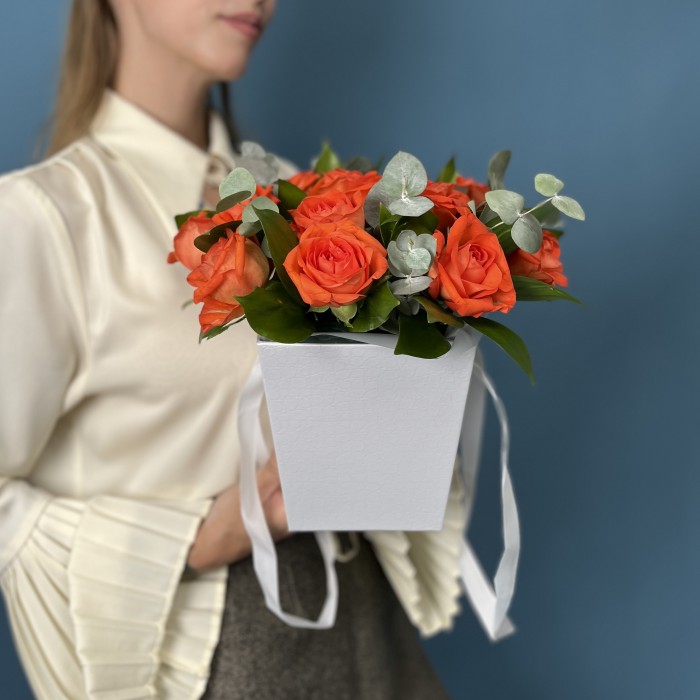 15 оранжевых роз Копакабана в квадратной коробке