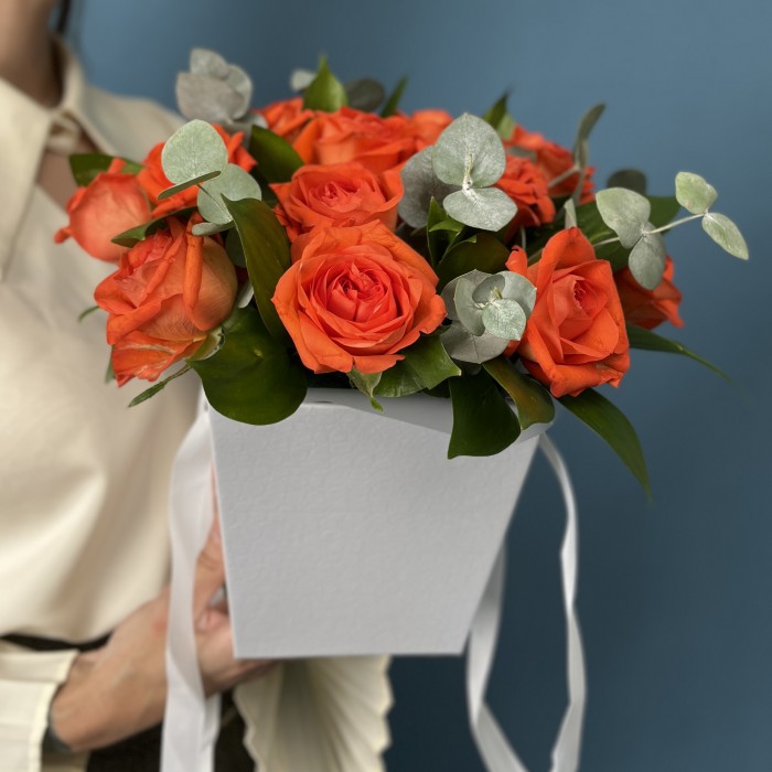 15 оранжевых роз Копакабана в квадратной коробке
