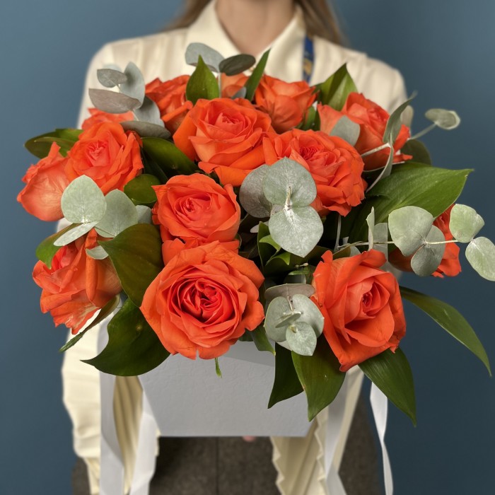 15 оранжевых роз Копакабана в квадратной коробке