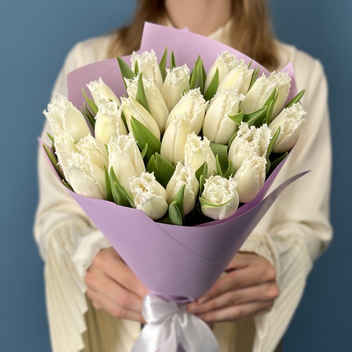 25 махровых белых тюльпанов