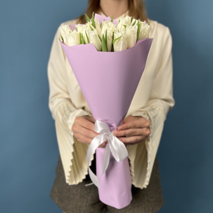 25 махровых белых тюльпанов