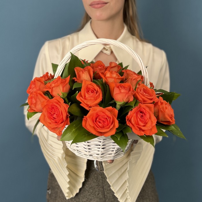 25 оранжевых роз Копакабана в корзине