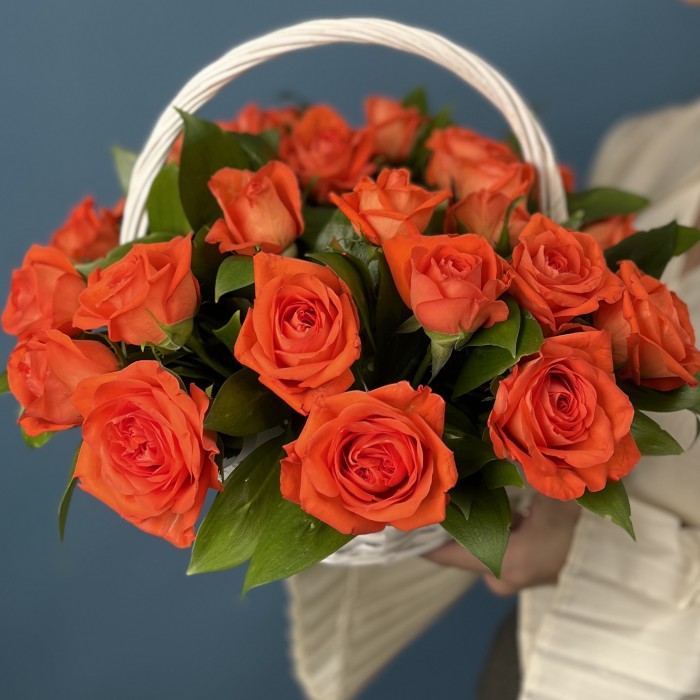 25 оранжевых роз Копакабана в корзине