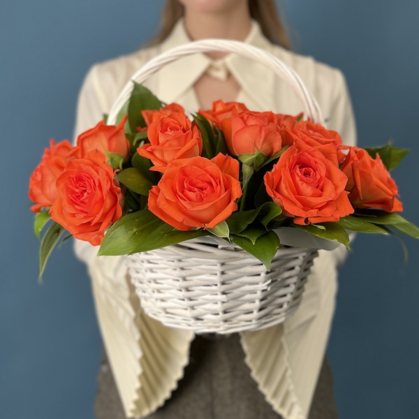 25 оранжевых роз Копакабана в корзине