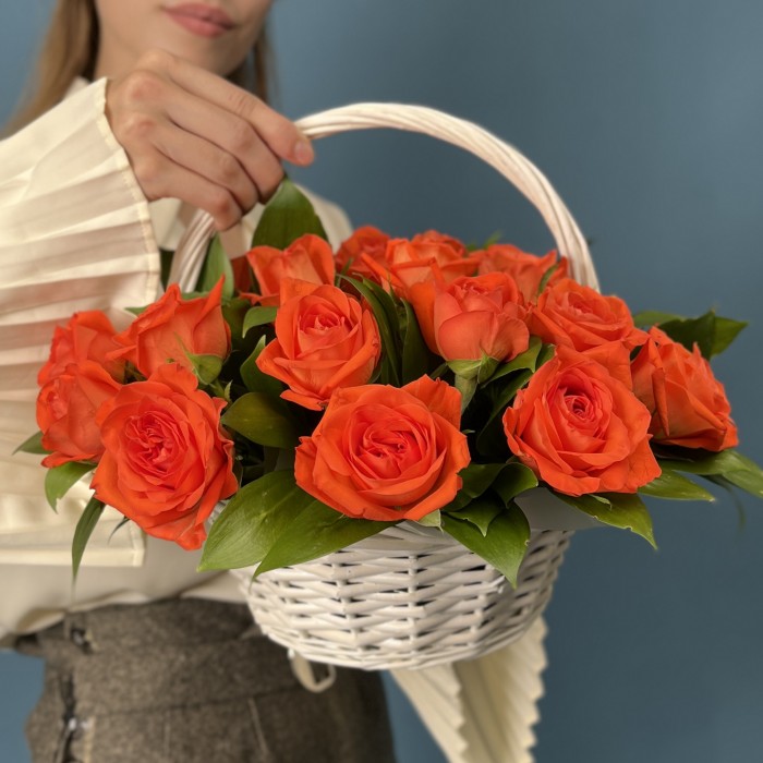 25 оранжевых роз Копакабана в корзине