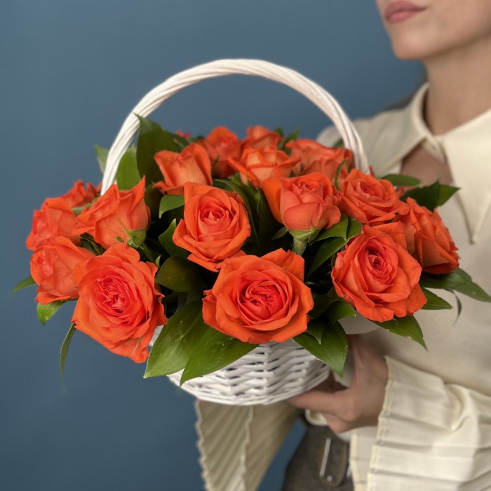 25 оранжевых роз Копакабана в корзине