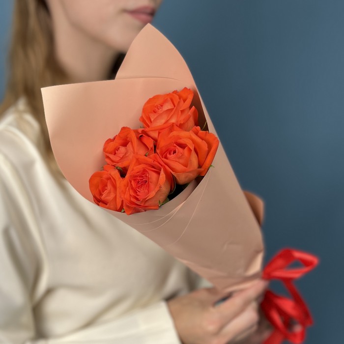 5 оранжевых роз Копакабана 40 см