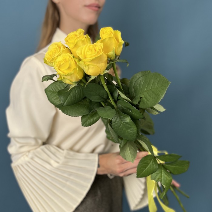 5 желтых роз Хай Еллоу 60 см