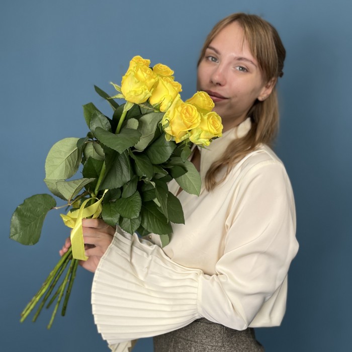 7 желтых роз Хай Еллоу 60 см