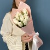 9 махровых белых тюльпанов