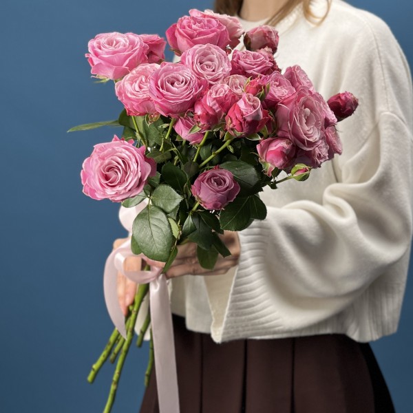 7 кустовых пионовидных роз Леди Бомбастик 60 см