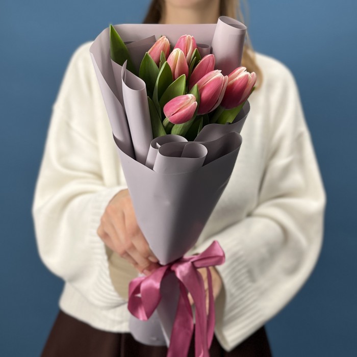 7 малиновых тюльпанов Камалия