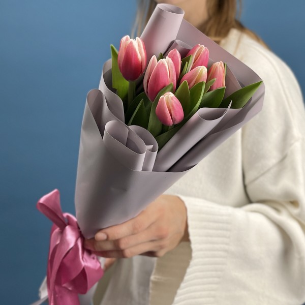 7 малиновых тюльпанов Камалия