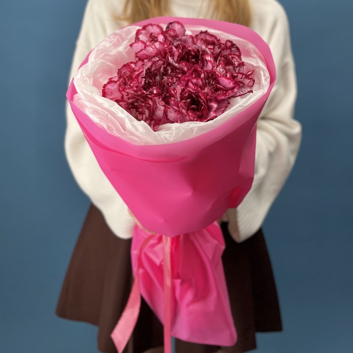 9 бело-бордовых гвоздик