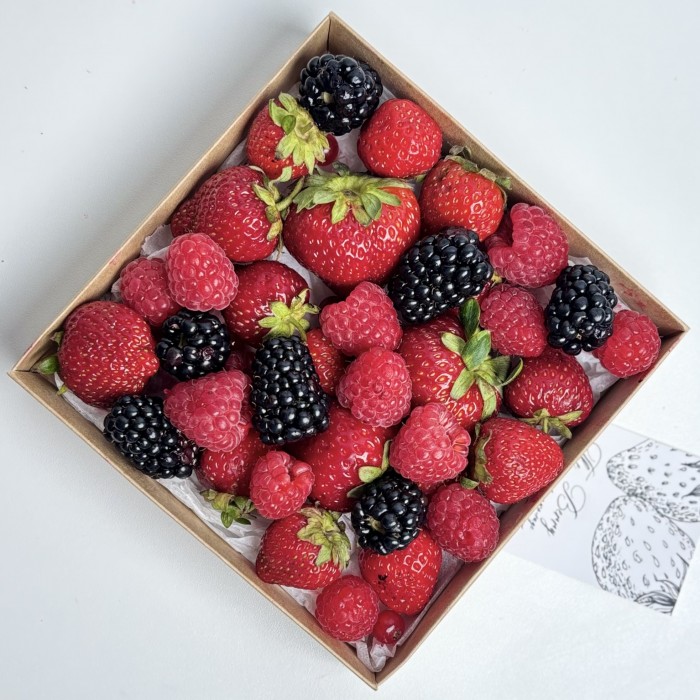 Клубника малина ежевика 250гр