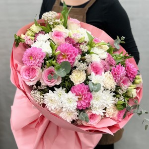 Букет дня с розами Яркий праздник