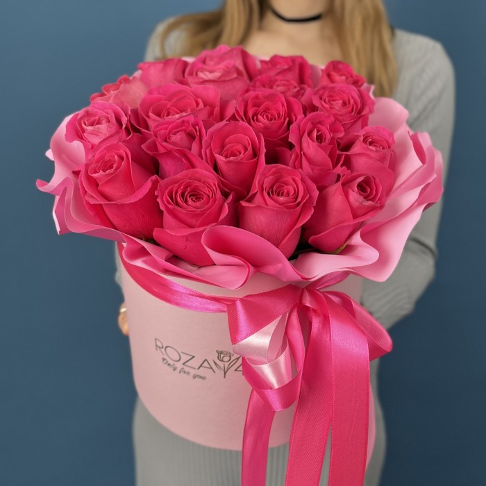 19 ароматных малиновых роз Пинк Флойд в коробке