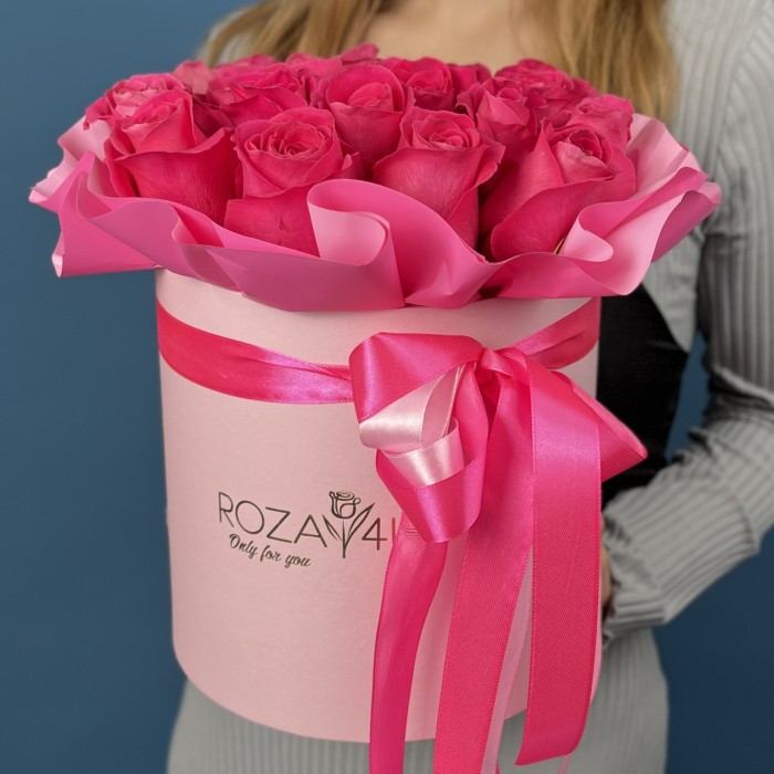 19 ароматных малиновых роз Пинк Флойд в коробке