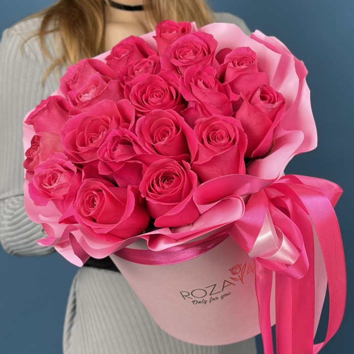 19 ароматных малиновых роз Пинк Флойд в коробке