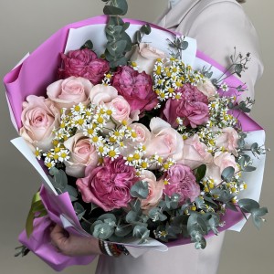 Букет из роз с танацетумом