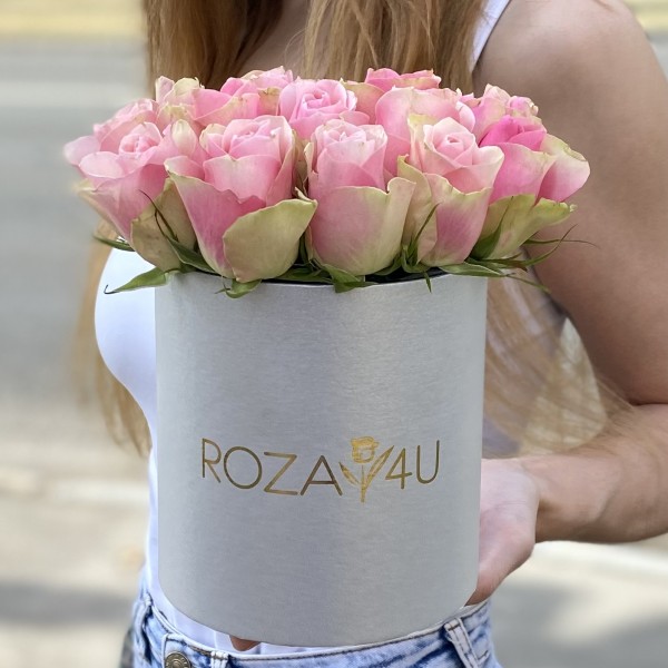 15 розово-зеленых роз бел-роз в коробке