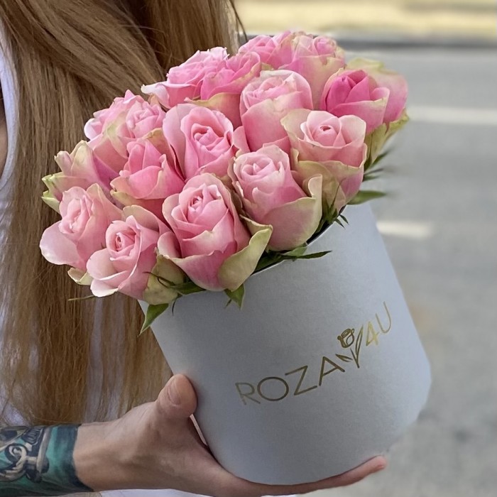 15 розово-зеленых роз бел-роз в коробке