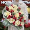 11 белых роз Аваланш с нобилисом