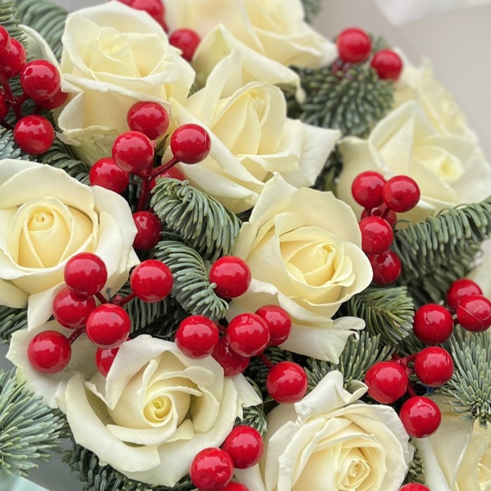 11 белых роз Аваланш с нобилисом