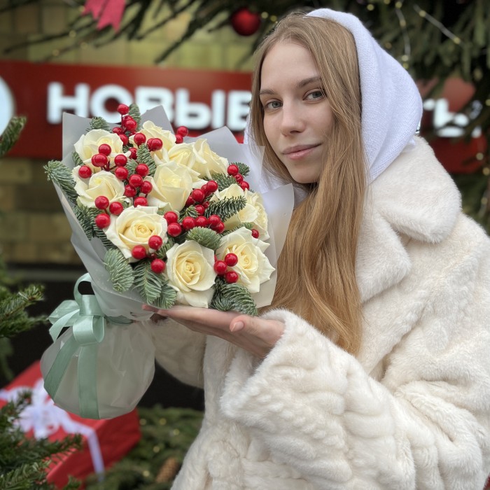 11 белых роз Аваланш с нобилисом