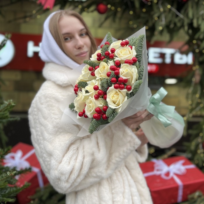 11 белых роз Аваланш с нобилисом
