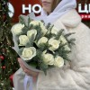 15 белых роз с нобилисом