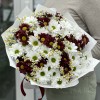 13 кустовых хризантем Бакарди с ромашкой
