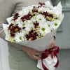 13 кустовых хризантем Бакарди с ромашкой
